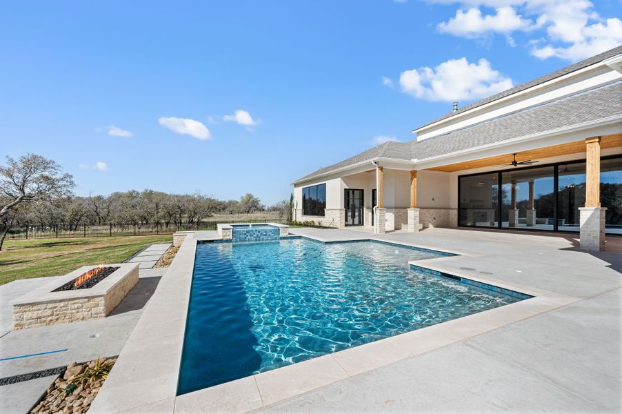 Exterior details and patio area of a home in Fleming Pointe, Fort Worth (Image 30).