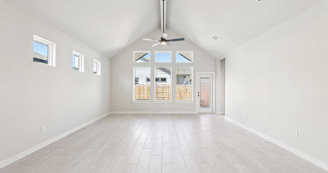 Spacious, unfurnished interior of a new home in Trace, San Marcos (Image 18).