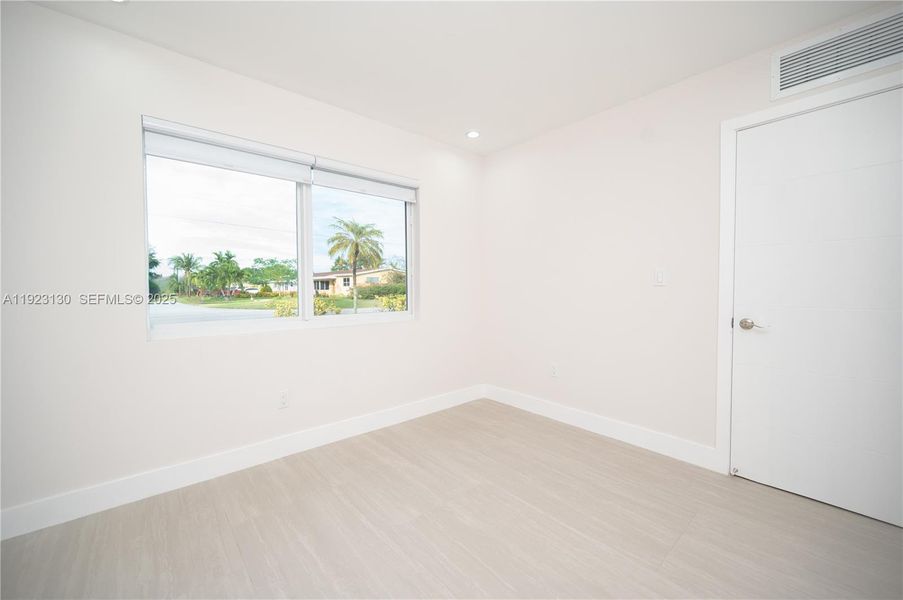 Spacious, unfurnished interior of a new home in , Miramar (Image 30).