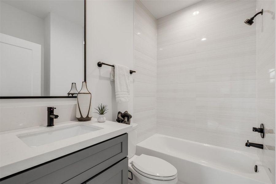 * Est Comp 6/30/26 * * PHOTO OF MODEL HOME * SELECTIONS MAY VARY * PHOTOS MAY SHOW A SIMILAR FLOOR PLAN AND/OR UPGRADED/ALTERNATIVE FINISHES * Please use these photos as a guide ONLY *