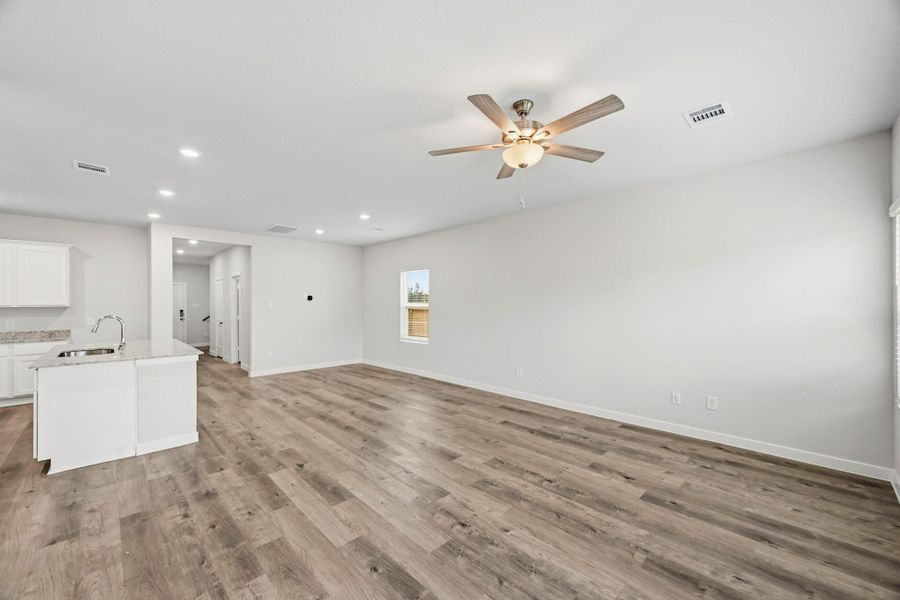 Spacious, unfurnished interior of a new home in Crockett Meadows, Conroe (Image 24).