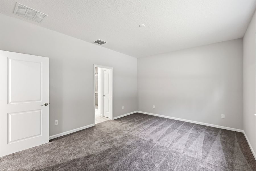 Spacious, unfurnished interior of a new home in Summerbrooke, Mount Dora (Image 11).