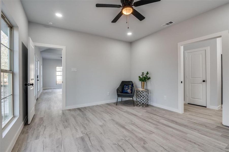 Spacious, unfurnished interior of a new home in , Kemp (Image 18).