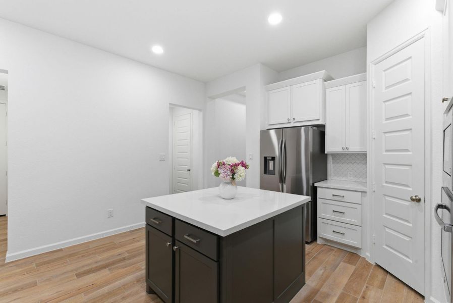 Furnished interior view inside a new home in Meridiana 40'/45', Manvel (Image 9).