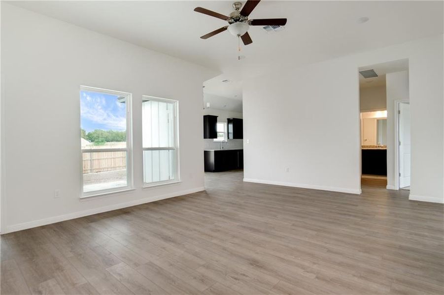 Spacious, unfurnished interior of a new home in , Temple (Image 19).