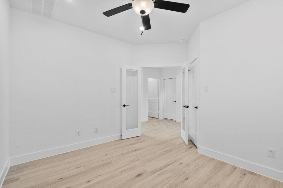 Spacious, unfurnished interior of a new home in Wood Leaf Reserve, Tomball (Image 17).
