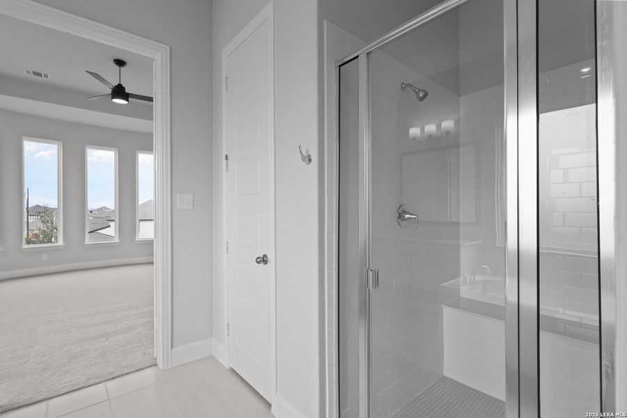 Furnished interior view inside a new home in Homestead, Schertz (Image 9).