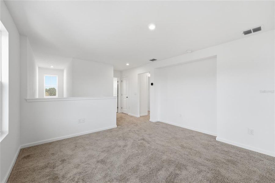 Spacious, unfurnished interior of a new home in Rainwood, Clermont (Image 22).