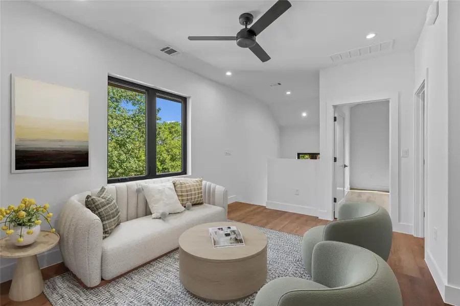 Bonus Living Area / Office