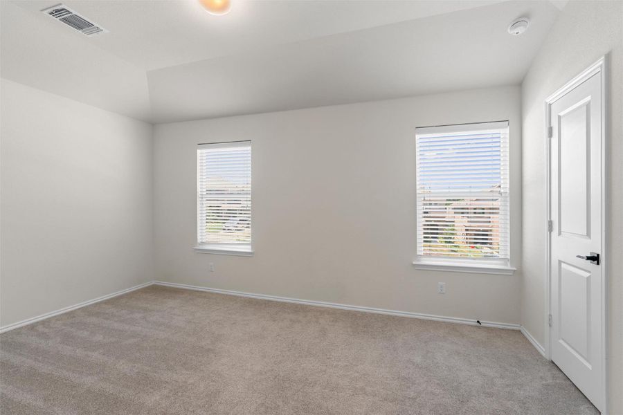 Spacious, unfurnished interior of a new home in , Manor (Image 33).