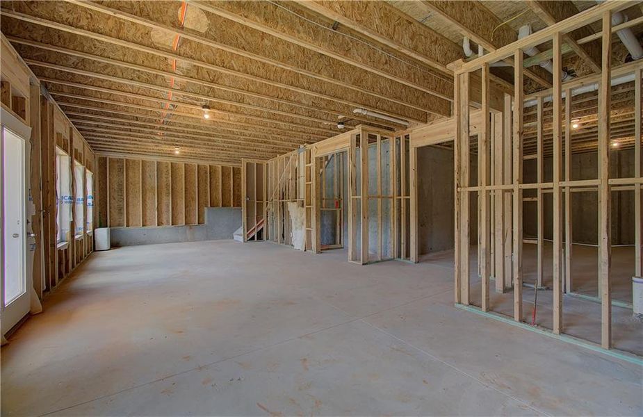 Spacious, unfurnished interior of a new home in Chapel Hill, Newnan (Image 6).