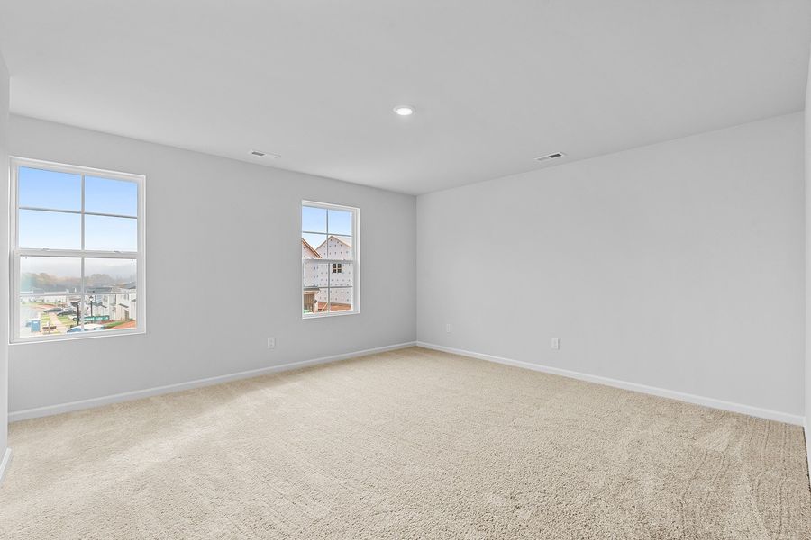 Spacious, unfurnished interior of a new home in Hanes Lake, Winston-Salem (Image 27).
