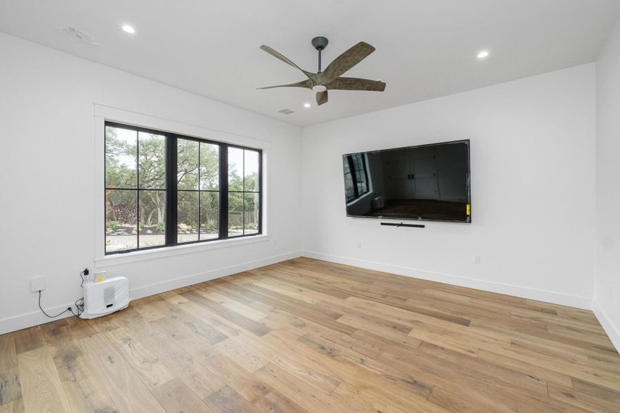 Spacious, unfurnished interior of a new home in , Dripping Springs (Image 20).