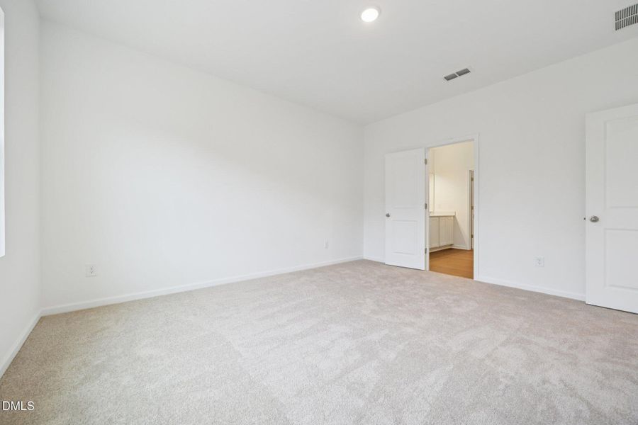 29-web-or-mls-Salers Loop-S0601-029 29-web-or-mls-Salers Loop-S0601-029