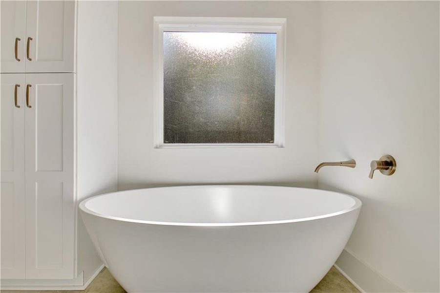 Close-up of interior finishes inside a home in , Luthersville (Image 17).