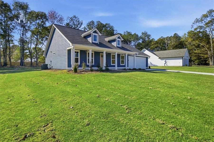 Exterior details and patio area of a home in , Hartwell (Image 4).