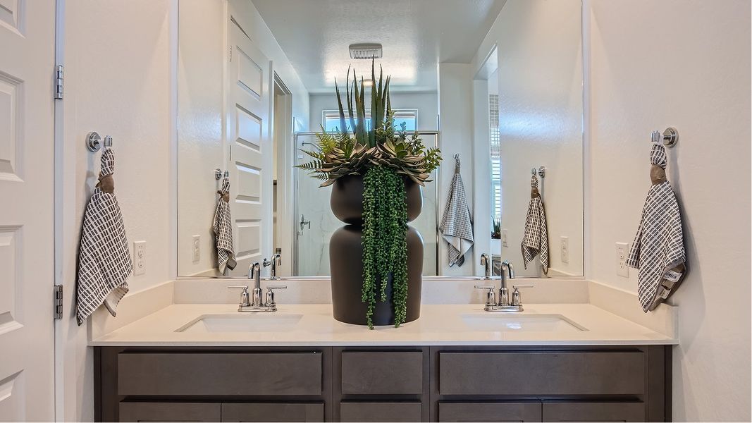 2016 Oxnard Owners Bath 1of2 F2 Base2