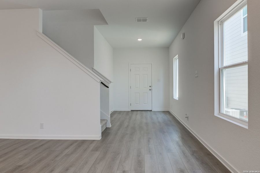 Spacious, unfurnished interior of a new home in Hennersby Hollow, San Antonio (Image 23).