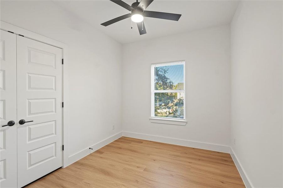 Unfurnished room with light hardwood / wood-style flooring and ceiling fan