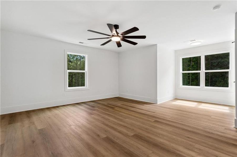 Spacious, unfurnished interior of a new home in , Jasper (Image 32).