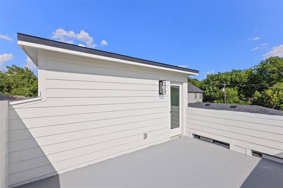 Exterior details and patio area of a home in , Dallas (Image 3).