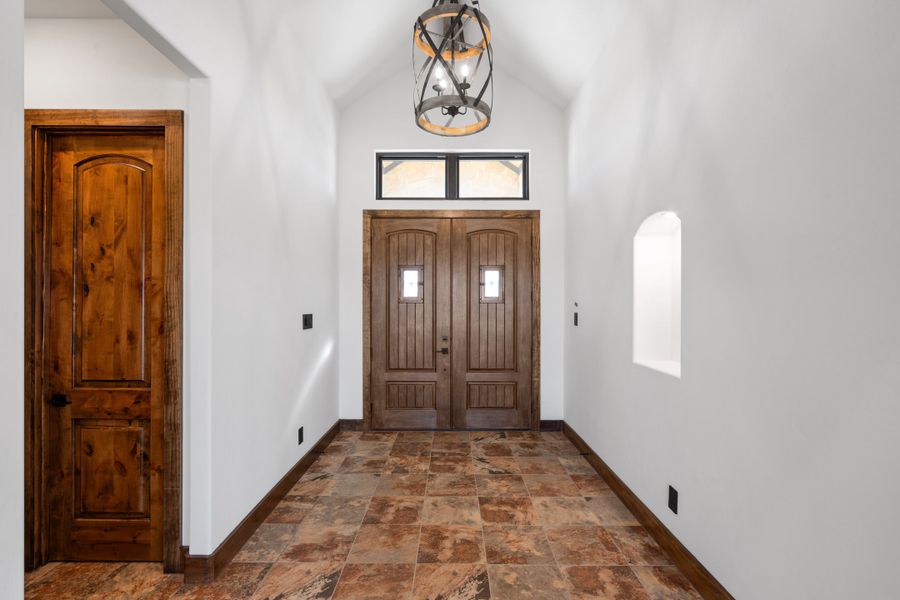 Spacious, unfurnished interior of a new home in Santana Ridge, Weatherford (Image 11).