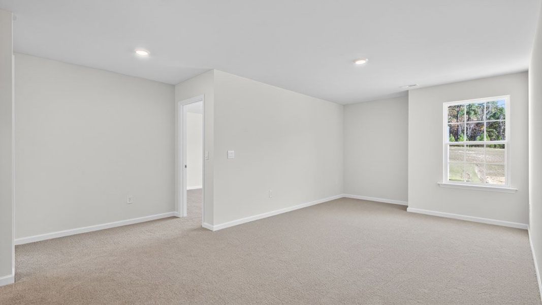 Spacious, unfurnished interior of a new home in Cambridge Park, Mebane (Image 24).
