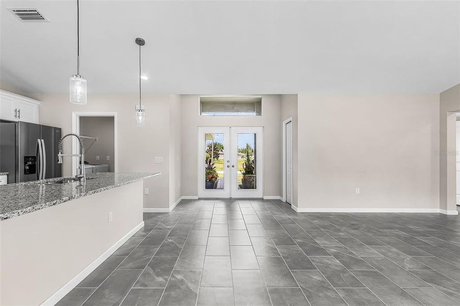 Spacious, unfurnished interior of a new home in , Cape Coral (Image 12).