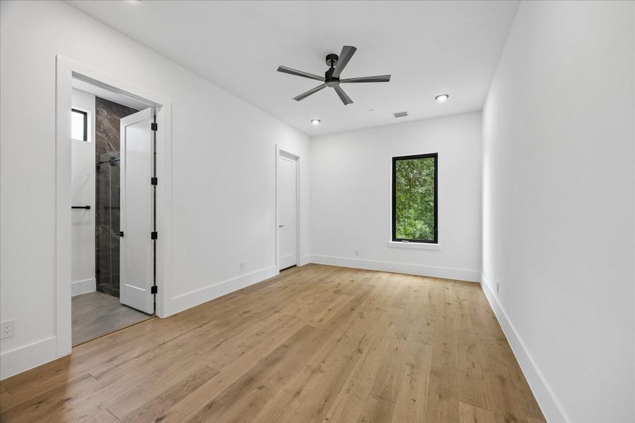 Spacious, unfurnished interior of a new home in , Bellaire (Image 22).