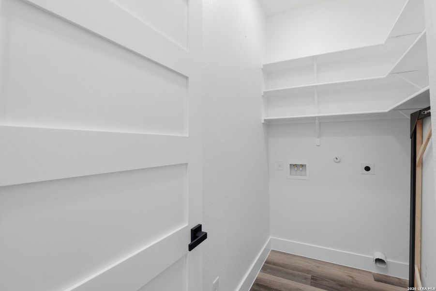 Spacious, unfurnished interior of a new home in , San Antonio (Image 19).