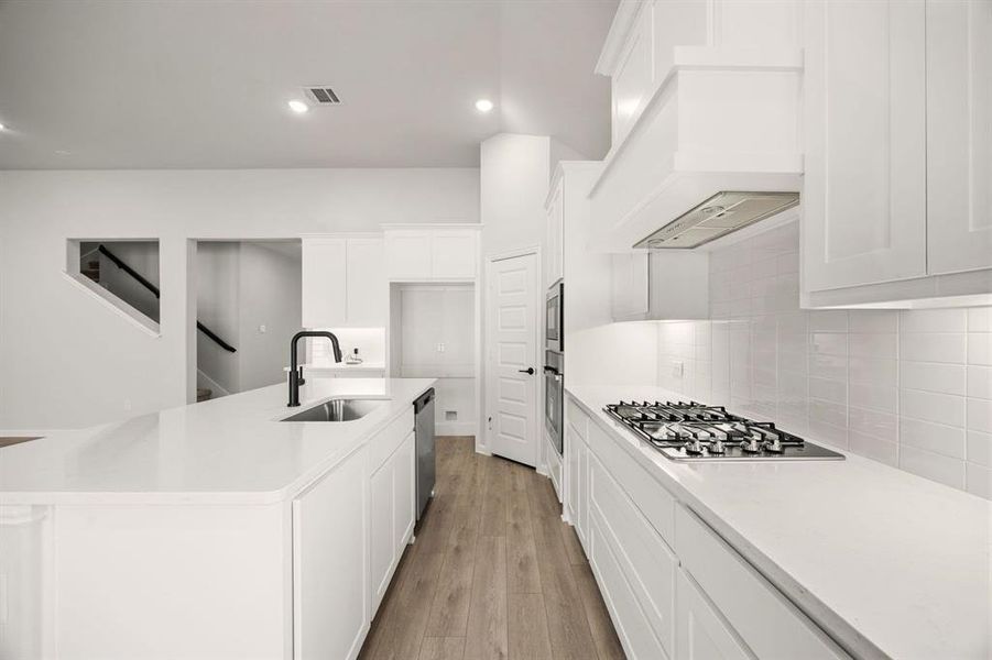 5-web-or-mls-1427-golden-mdw-dr