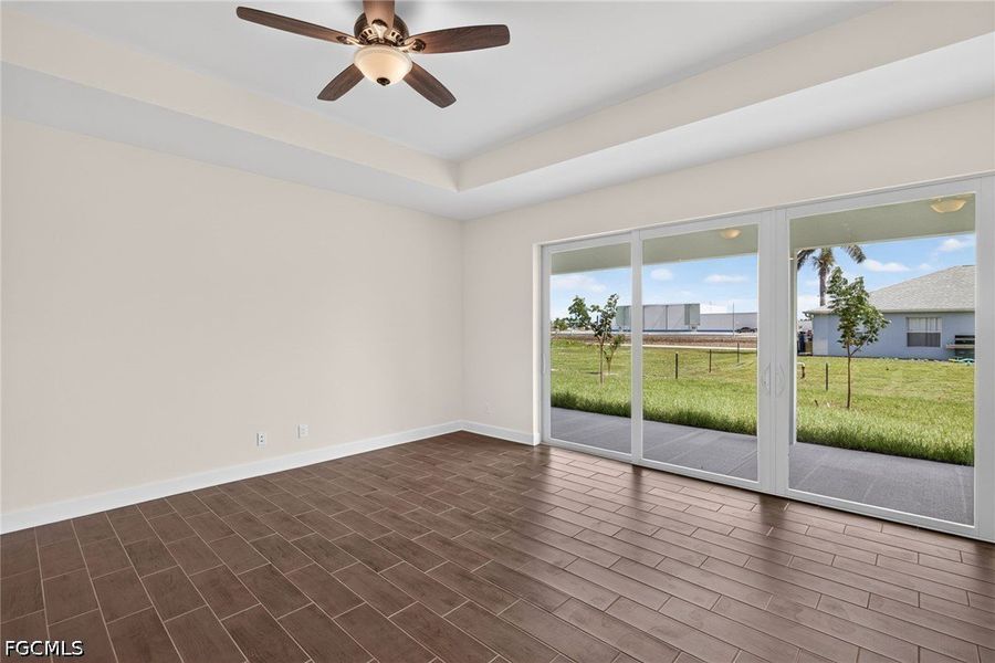 Spacious, unfurnished interior of a new home in Cape Coral, Cape Coral (Image 30).