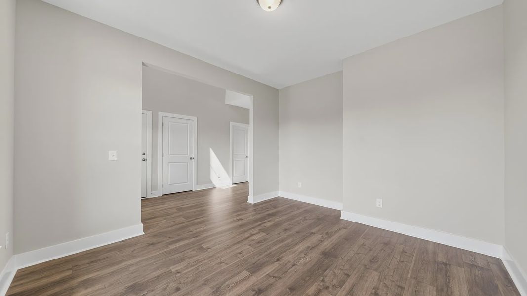 Spacious, unfurnished interior of a new home in McClure Farms, Columbia (Image 22).