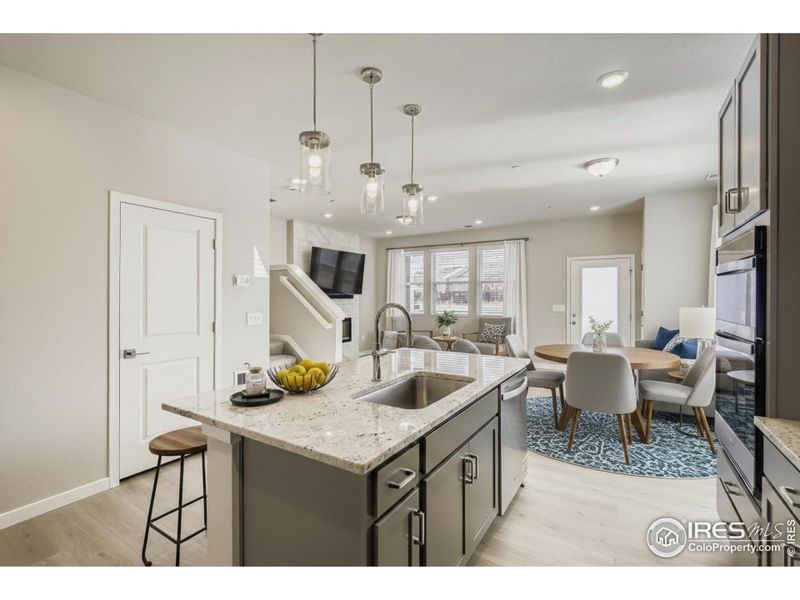 Kitchen island - great for entertaining