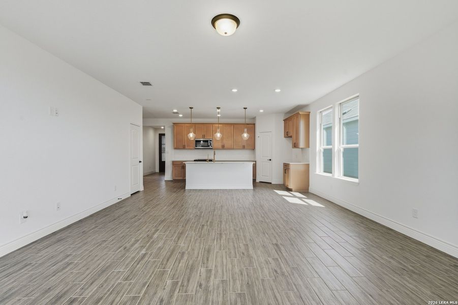 Spacious, unfurnished interior of a new home in Bison Ridge, San Antonio (Image 18).