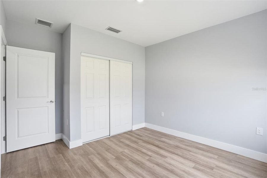 Spacious, unfurnished interior of a new home in , Cape Coral (Image 33).