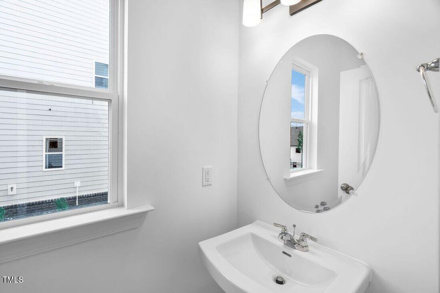 silverstone-bedford-lot-371-bathroom-01