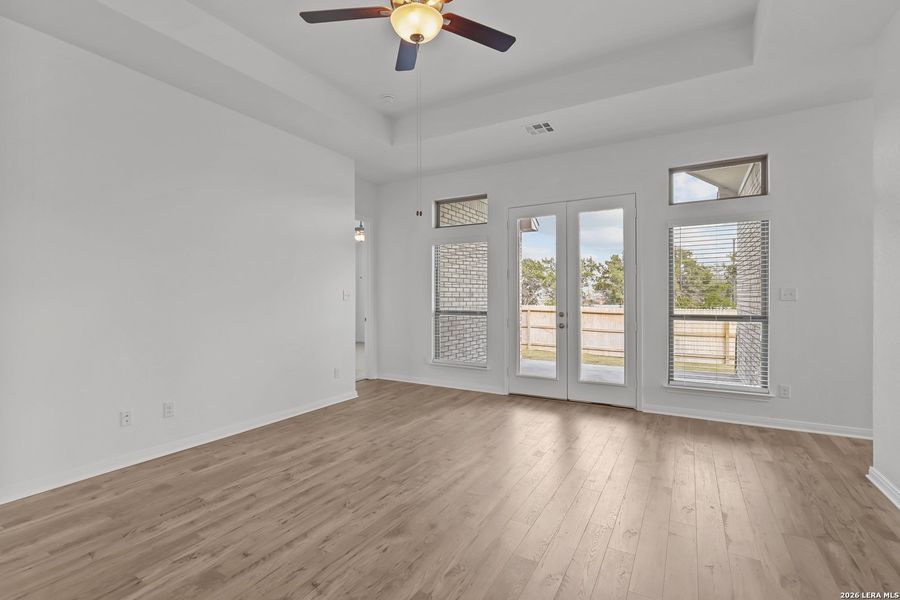 Spacious, unfurnished interior of a new home in Stillwater Ranch, San Antonio (Image 26).