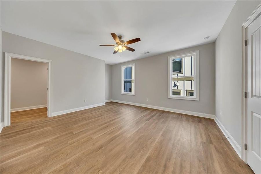 Spacious, unfurnished interior of a new home in , Jasper (Image 23).