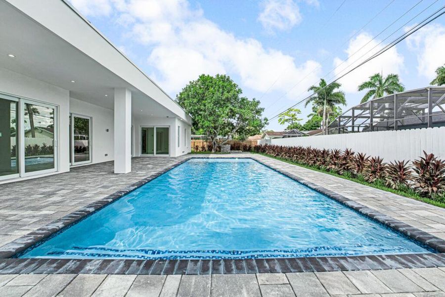 Exterior details and patio area of a home in , Lake Worth (Image 31).