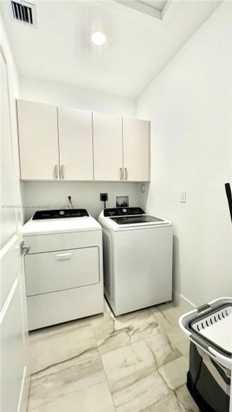 Furnished interior view inside a new home in , Pembroke Pines (Image 41).