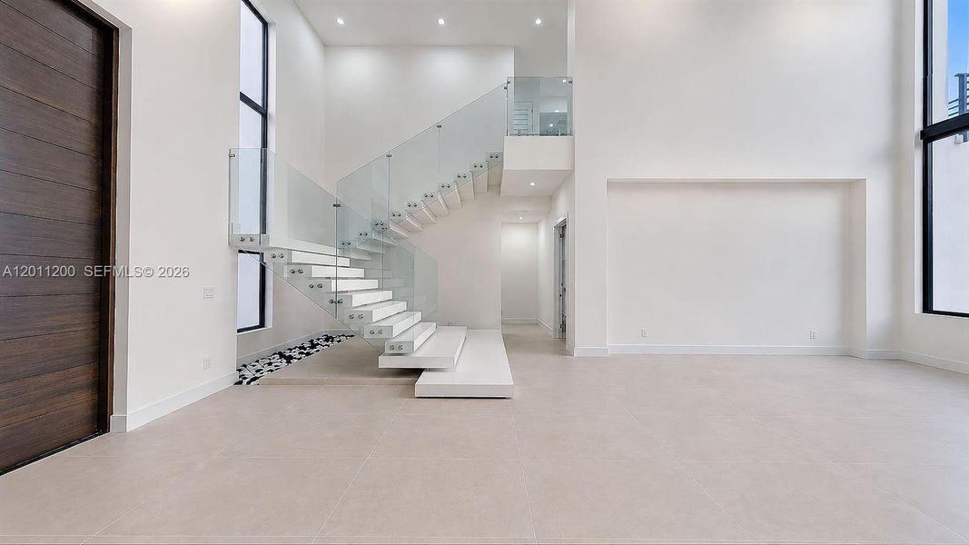 Spacious, unfurnished interior of a new home in , Miami Lakes (Image 73).