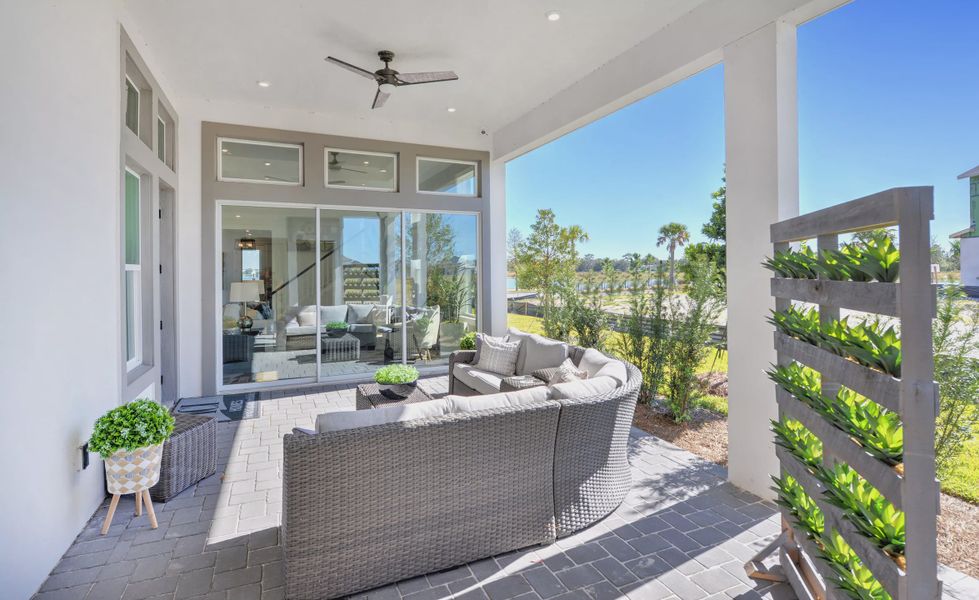 Exterior details and patio area of a home in Laureate Park, Orlando (Image 3).