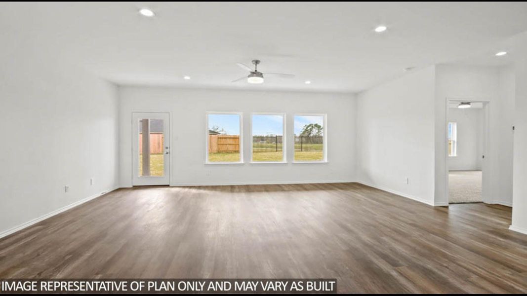 Spacious, unfurnished interior of a new home in Silverthorne, Conroe (Image 14). Spacious, unfurnished interior of a new home in Silverthorne, Conroe (Image 14).