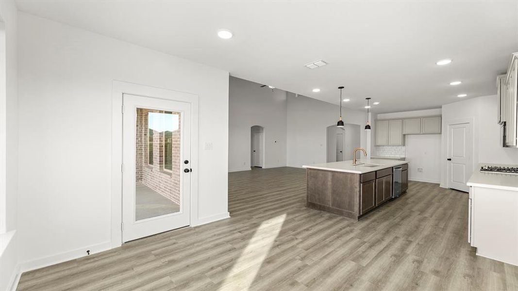 12. 9301 Derry - Dining (2)