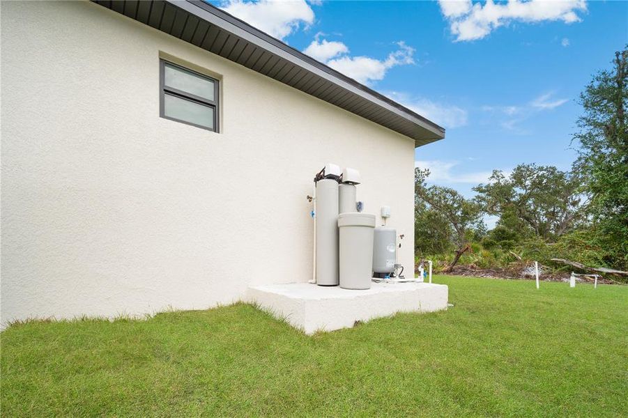 Exterior details and patio area of a home in , Port Charlotte (Image 30).