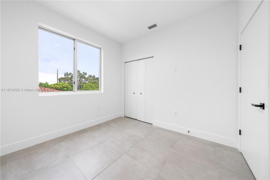 Spacious, unfurnished interior of a new home in , Miami (Image 48).