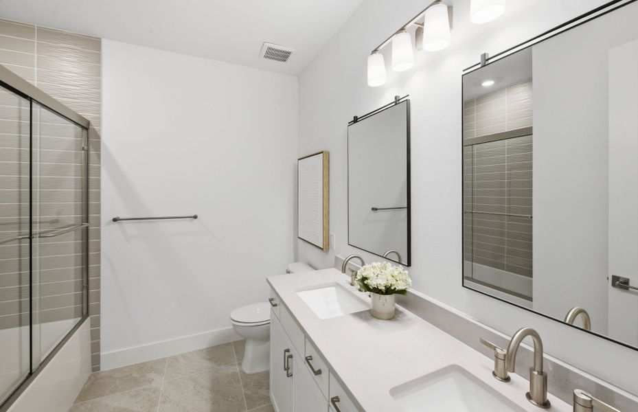 Representative furnished interior of a home built from the Easley Grande by Pulte Homes in Reagan Landing, Bradenton (Image 30).