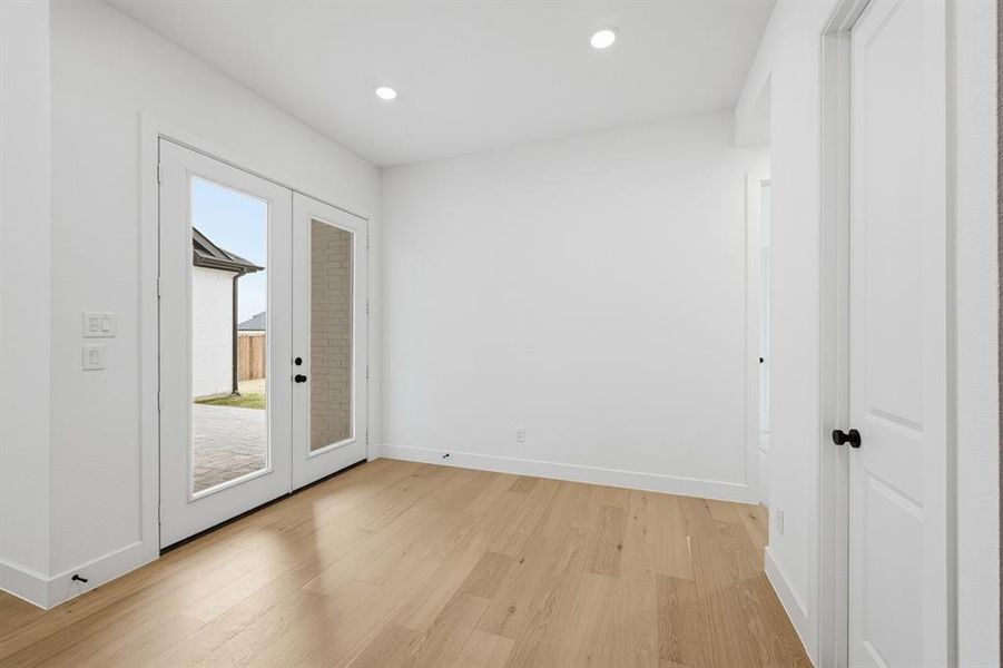 Spacious, unfurnished interior of a new home in Sandbrock Ranch, Krugerville (Image 26).