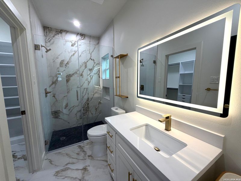 Furnished interior view inside a new home in , Laredo (Image 4).